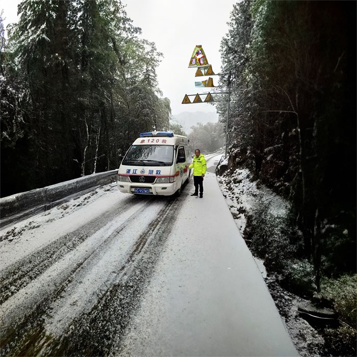 西宁救护车租车联系方式