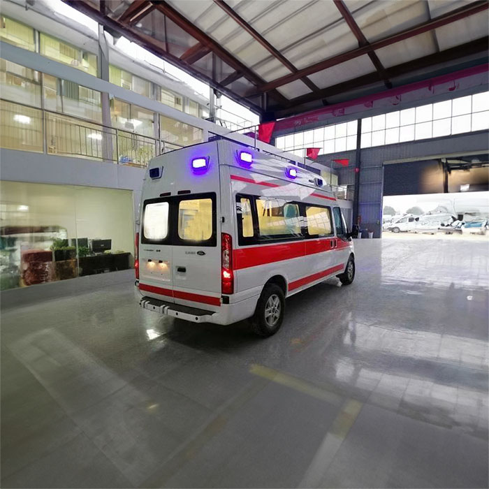 西宁私人救护车租赁多少钱