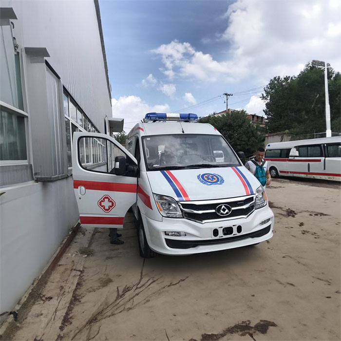 西宁私人救护车出租费用