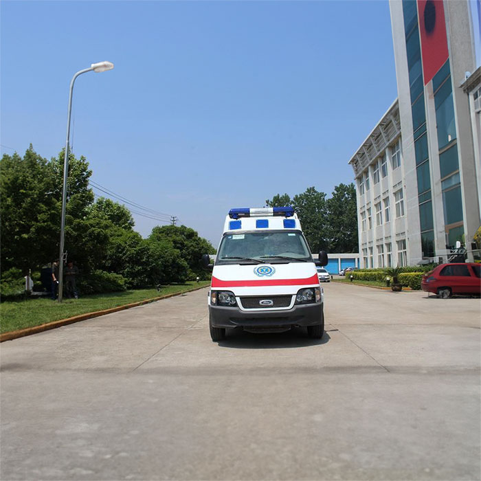 西宁租赁私人救护车电话号码