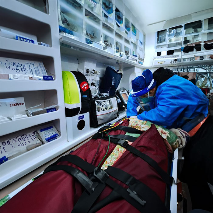 西宁出租急救车电话