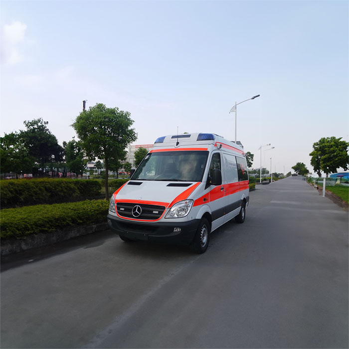 西宁救护车出租联系电话