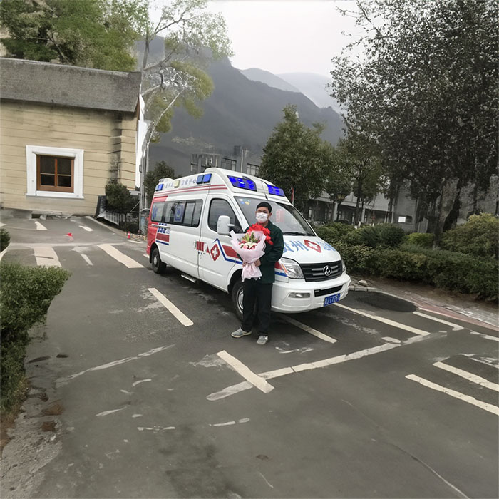 西宁私人救护车租赁联系电话