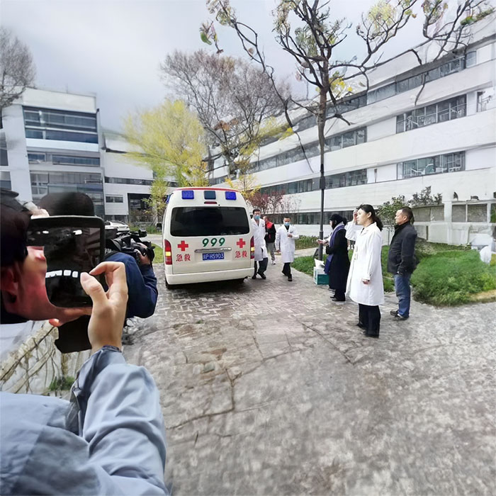 西宁私人救护车租车电话号码