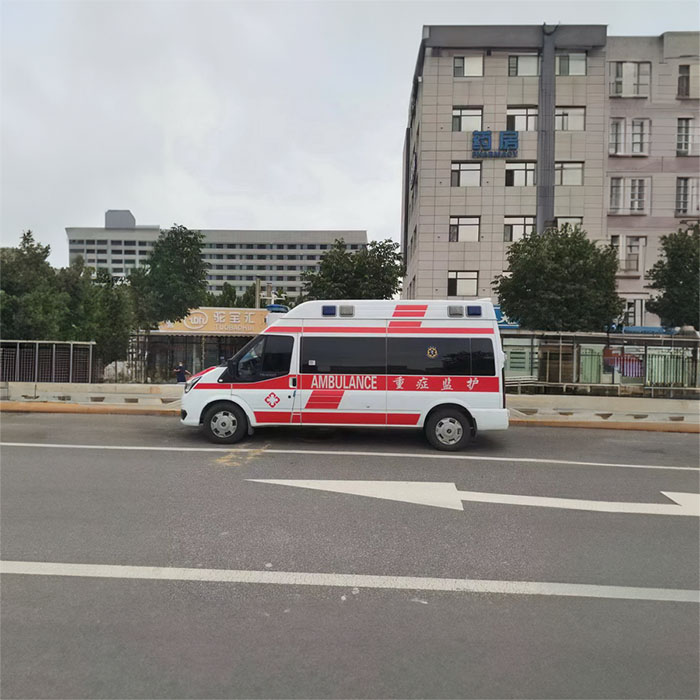 西宁私人救护车出租多少钱