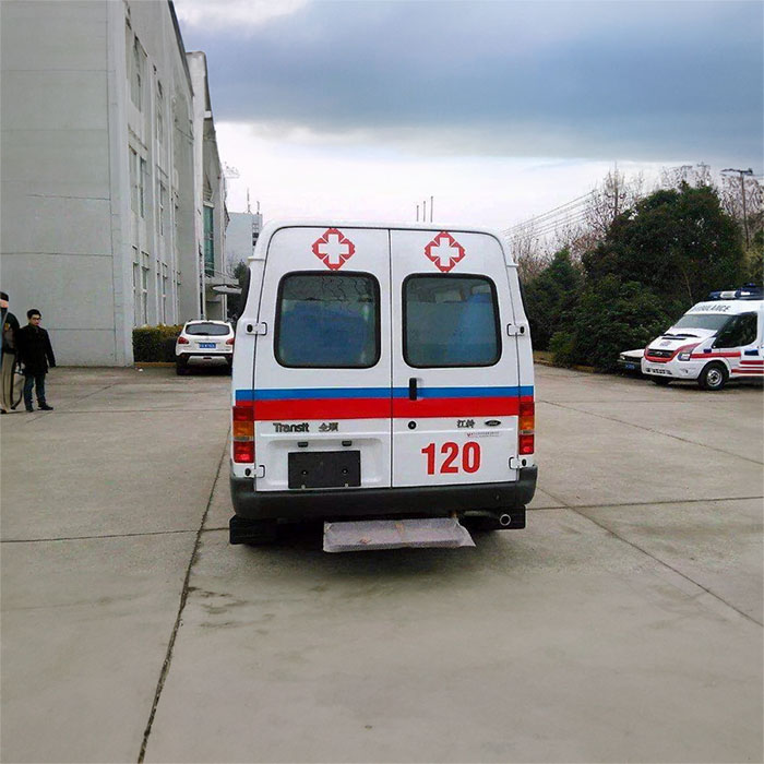 西宁租赁救护车电话号码