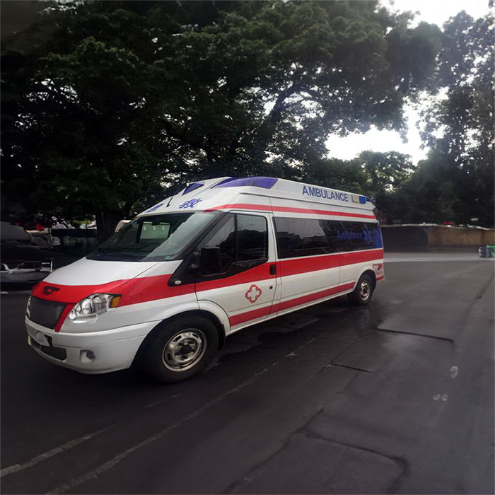 西宁私人救护车出租费用