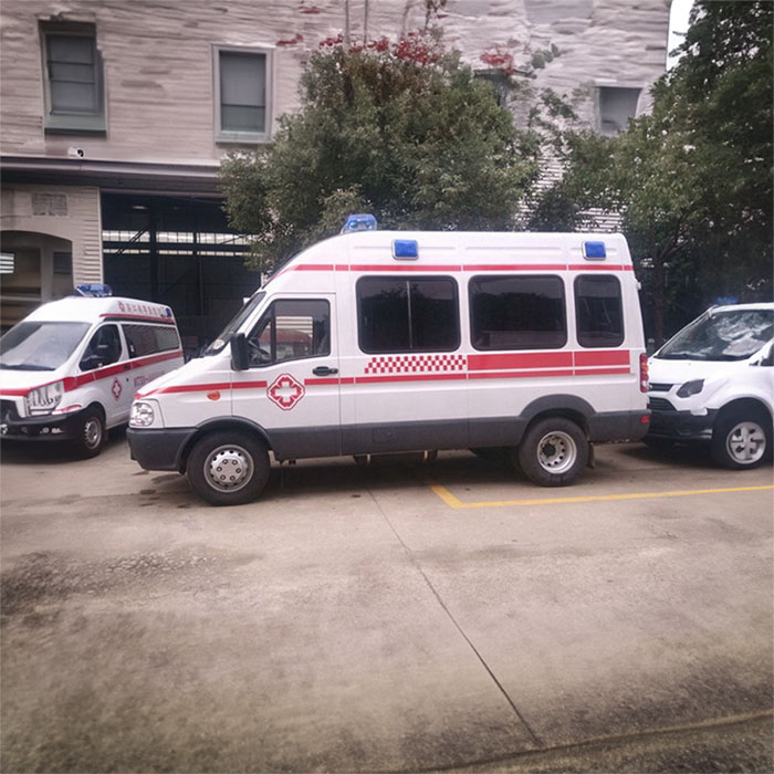 西宁私人救护车租赁多少钱