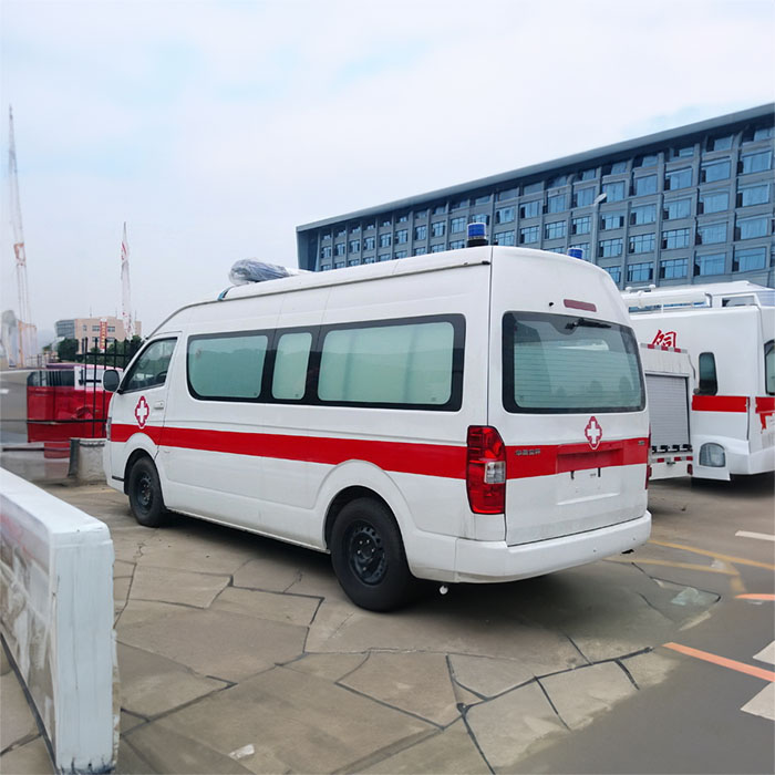 西宁出租救护车联系电话