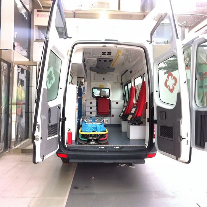 西宁租赁私人救护车联系电话