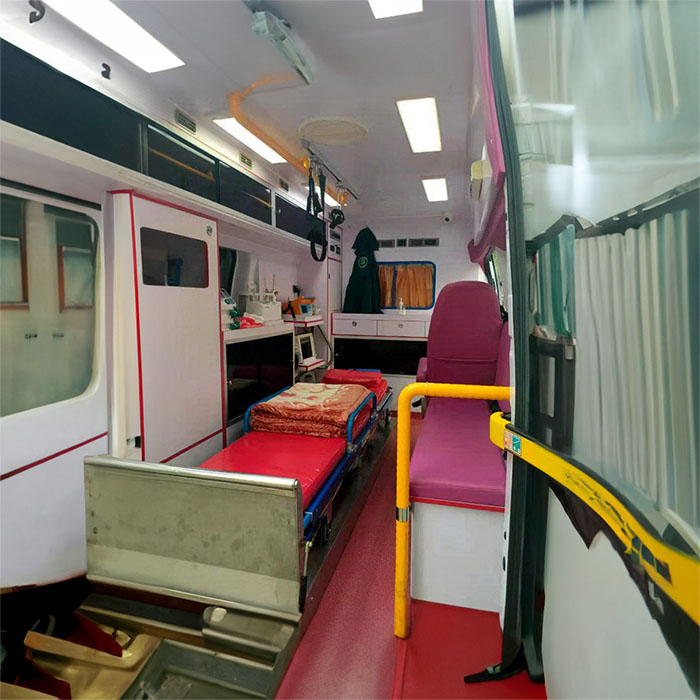 西宁私人救护车出租多少钱