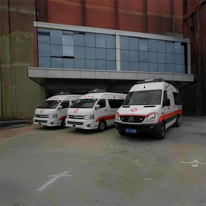 西宁出租救护车联系电话