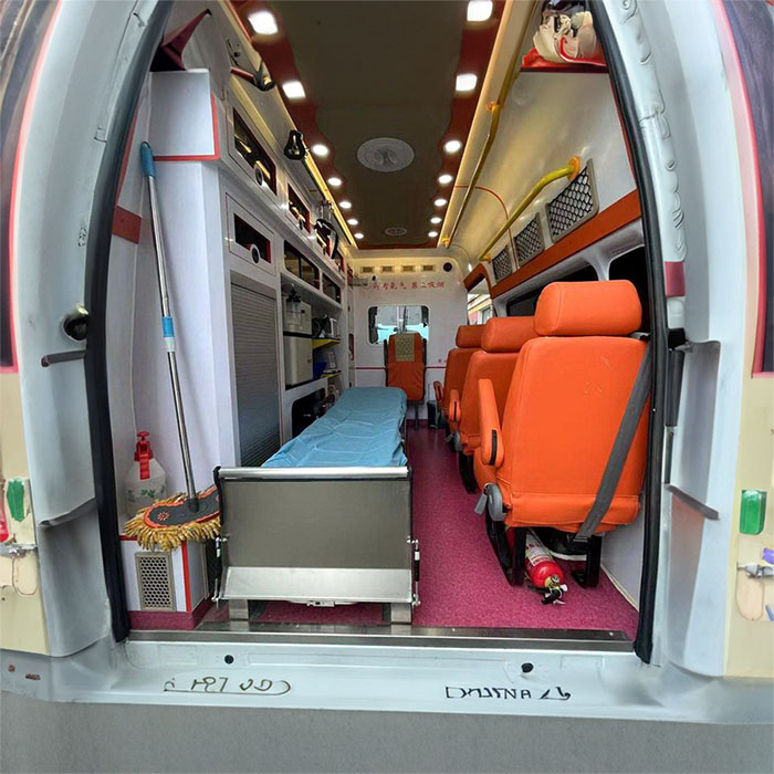 西宁私人救护车出租多少钱