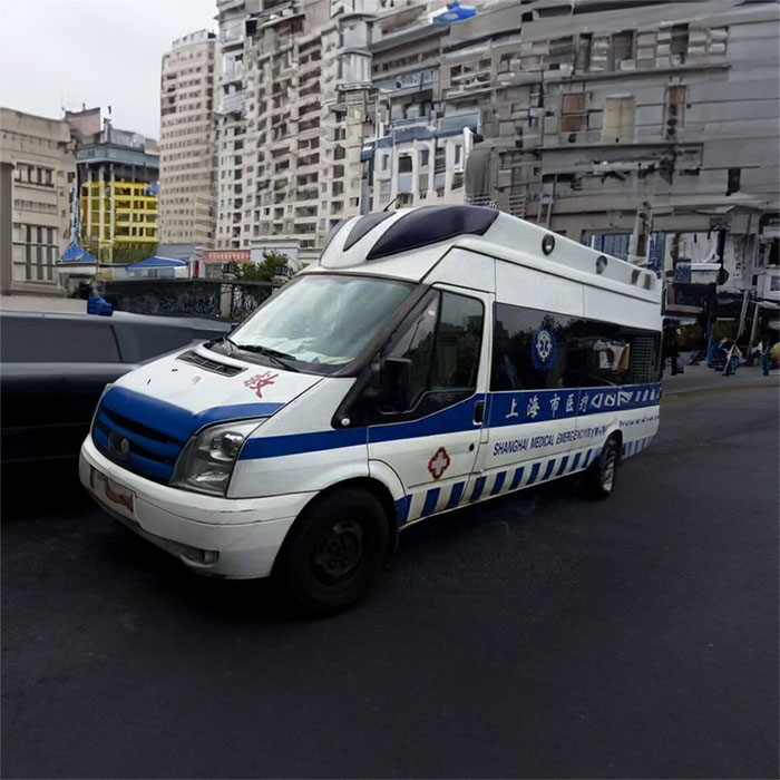 西宁私人救护车出租多少钱