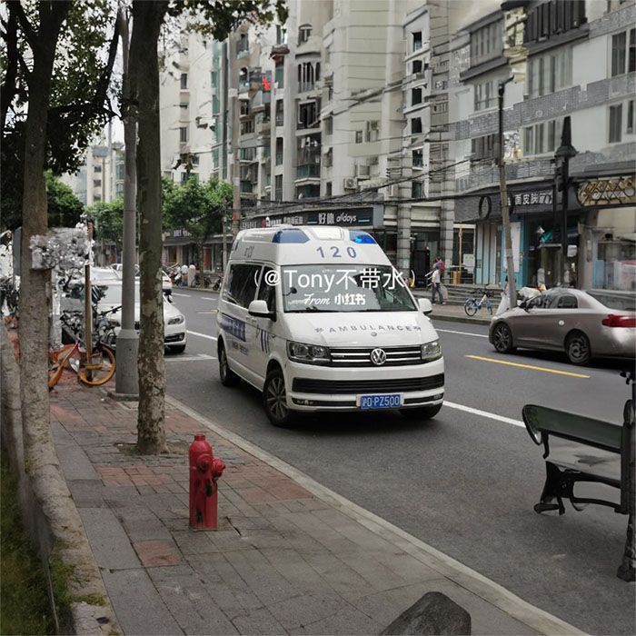 西宁出租急救车电话