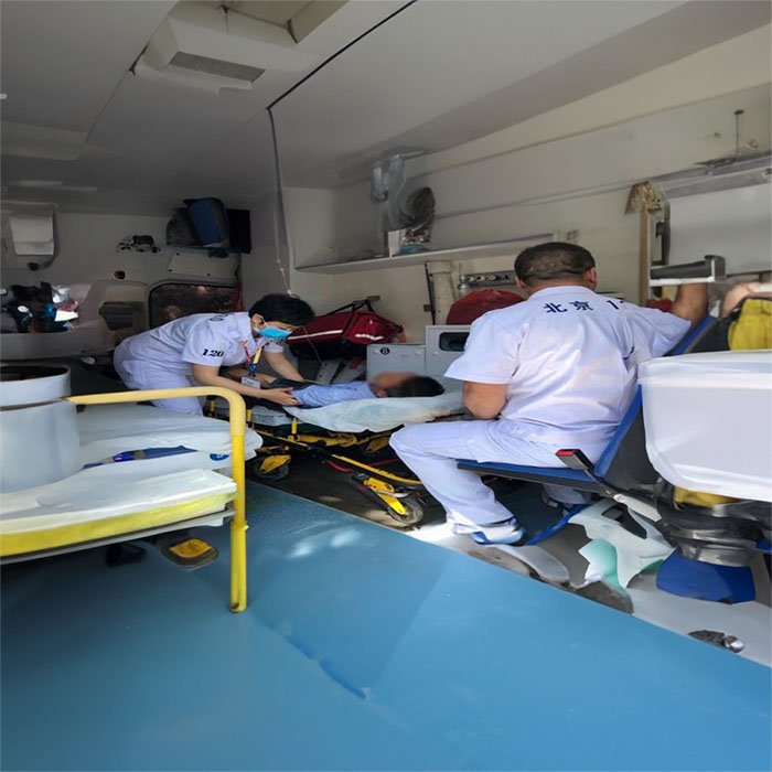 西宁租赁救护车电话