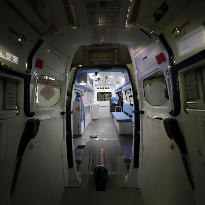 西宁出租救护车电话