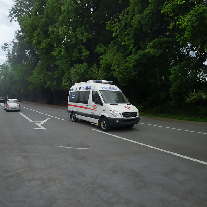 西宁租赁私人救护车电话号码