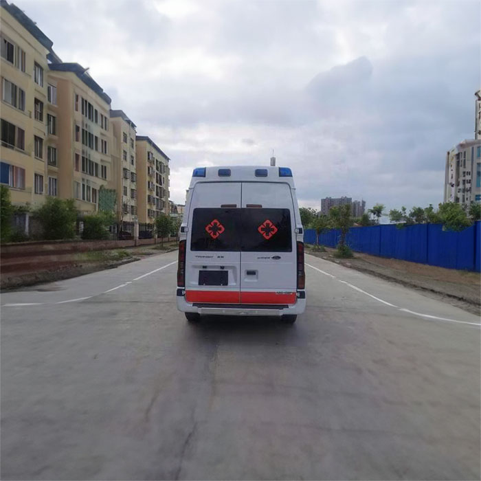 西宁私人救护车租赁多少钱