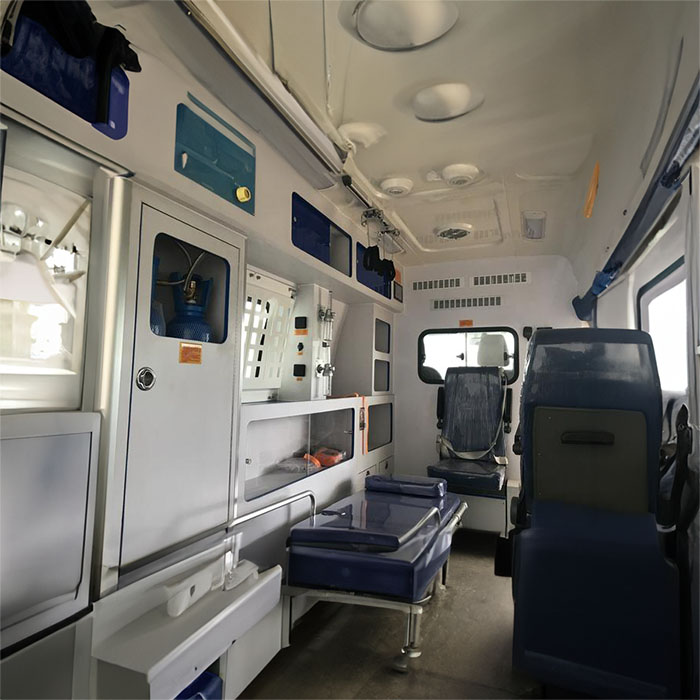 西宁救护车租赁电话