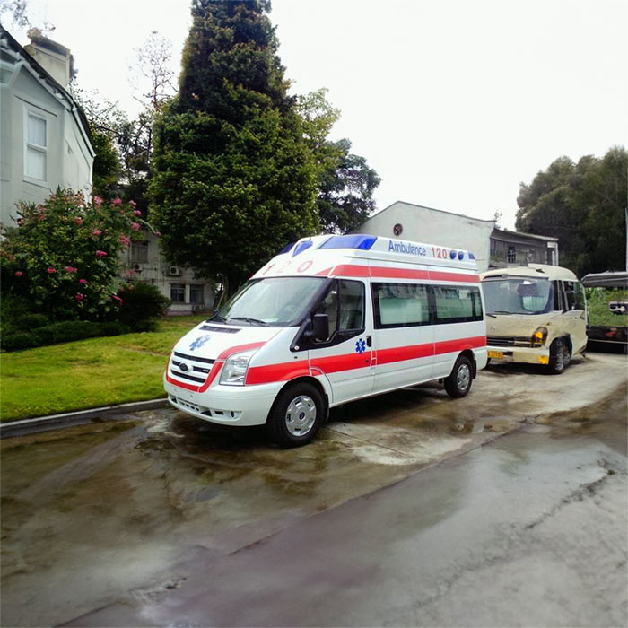 西宁救护车出租联系电话