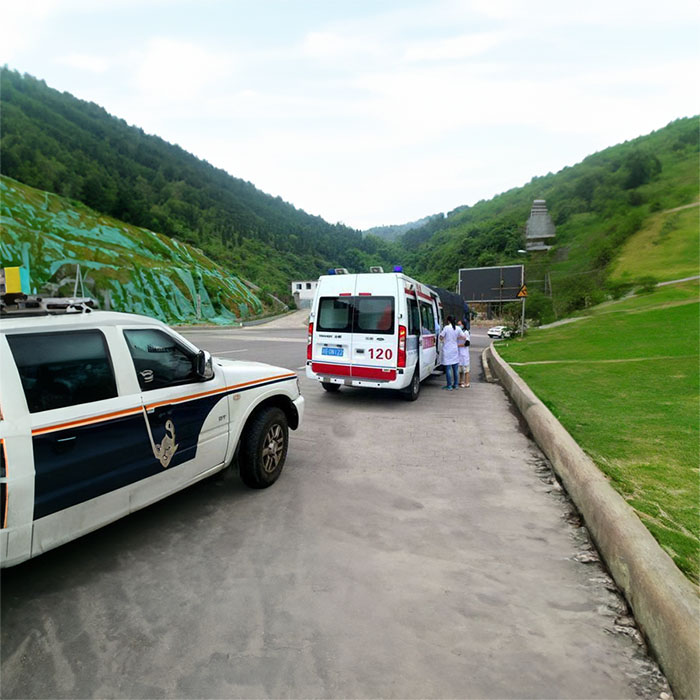 西宁租赁救护车电话号码