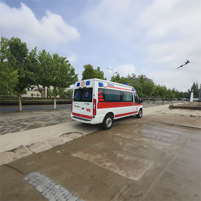 西宁私人救护车租赁费用