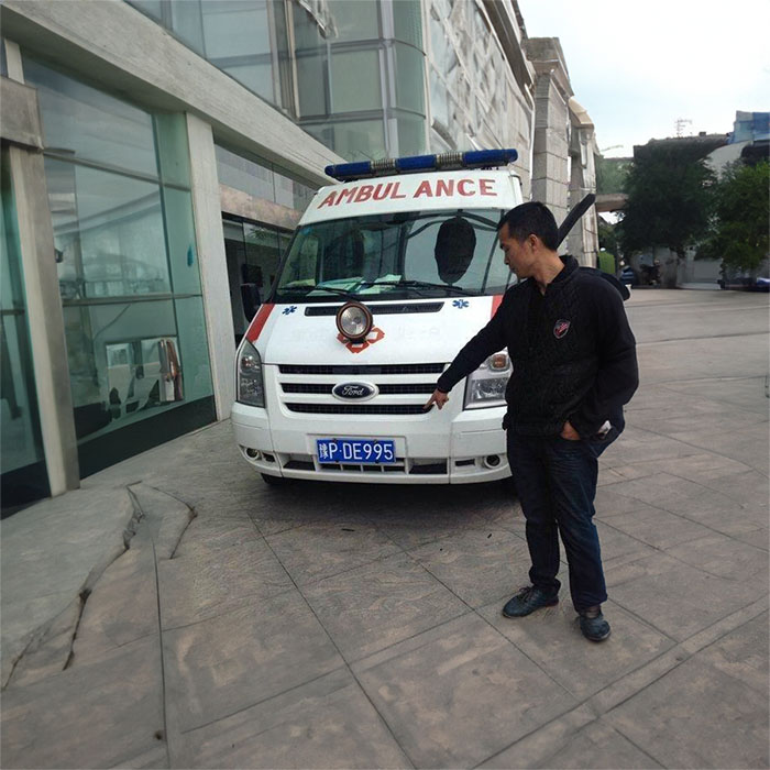 西宁租赁私人救护车电话号码