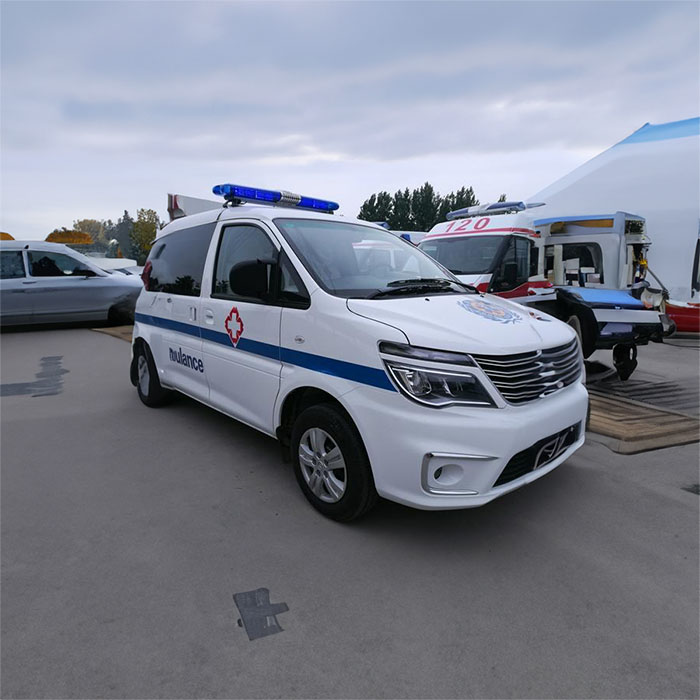 西宁私人救护车租赁费用