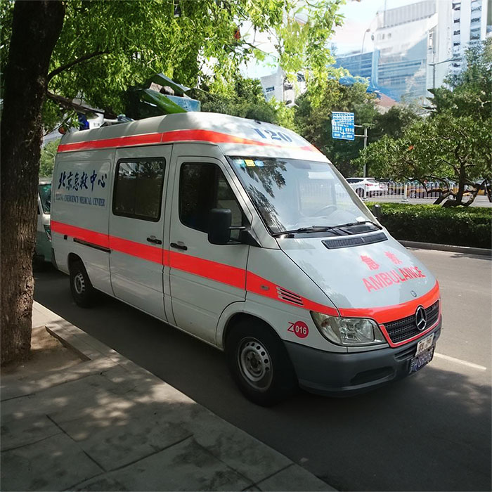 西宁私人救护车租车电话