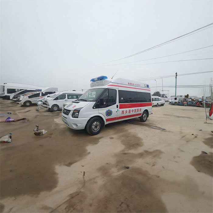西宁私人救护车租赁收费