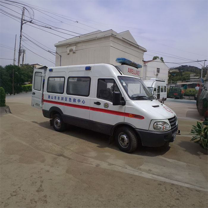 西宁救护车出租费用