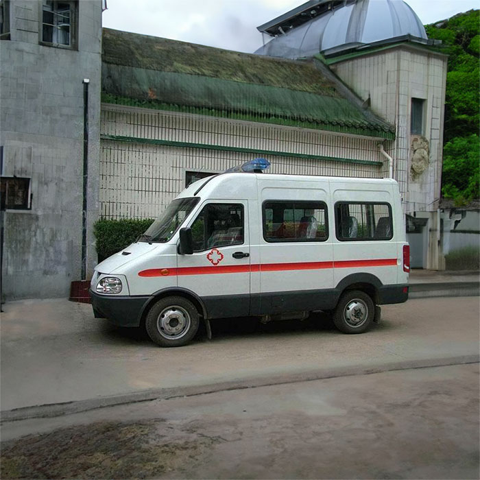 西宁私人救护车租赁电话