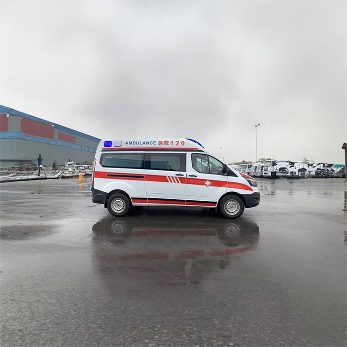 西宁私人救护车租赁费用