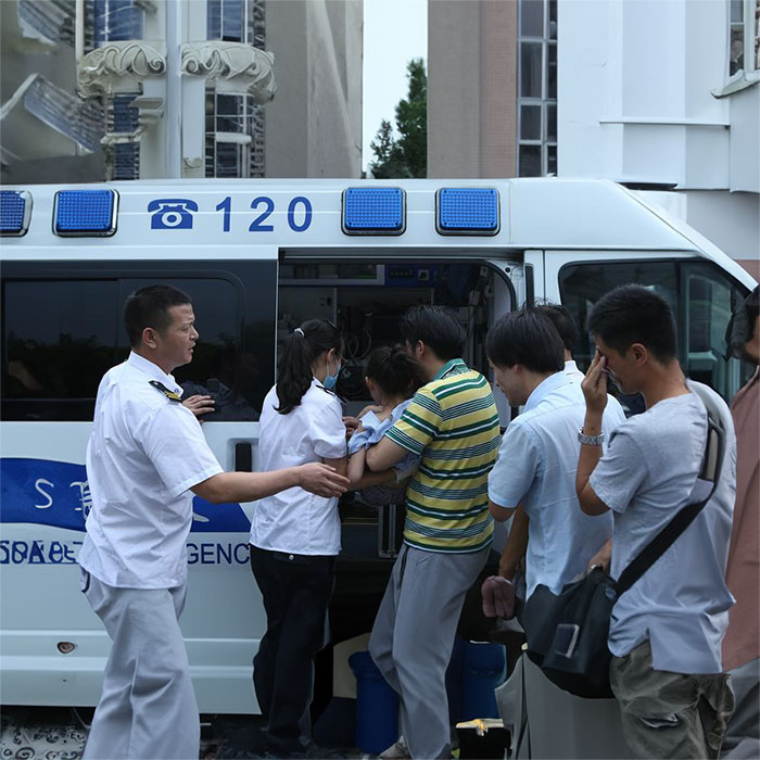 西宁救护车租赁联系方式