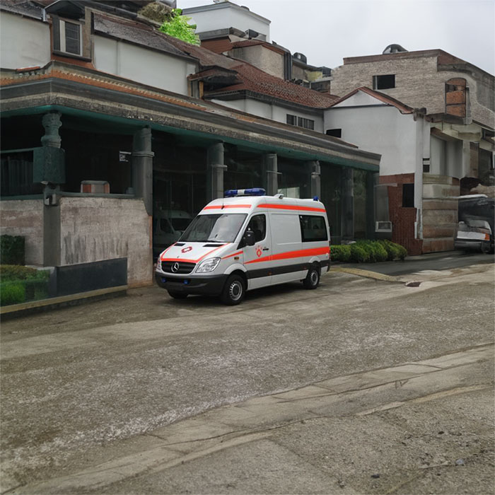 西宁租赁私人救护车联系电话