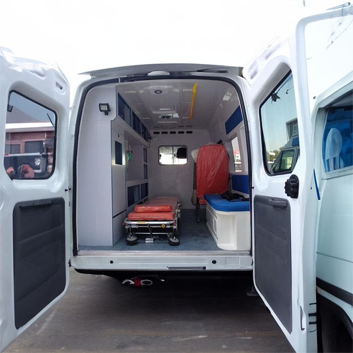 西宁私人救护车出租多少钱