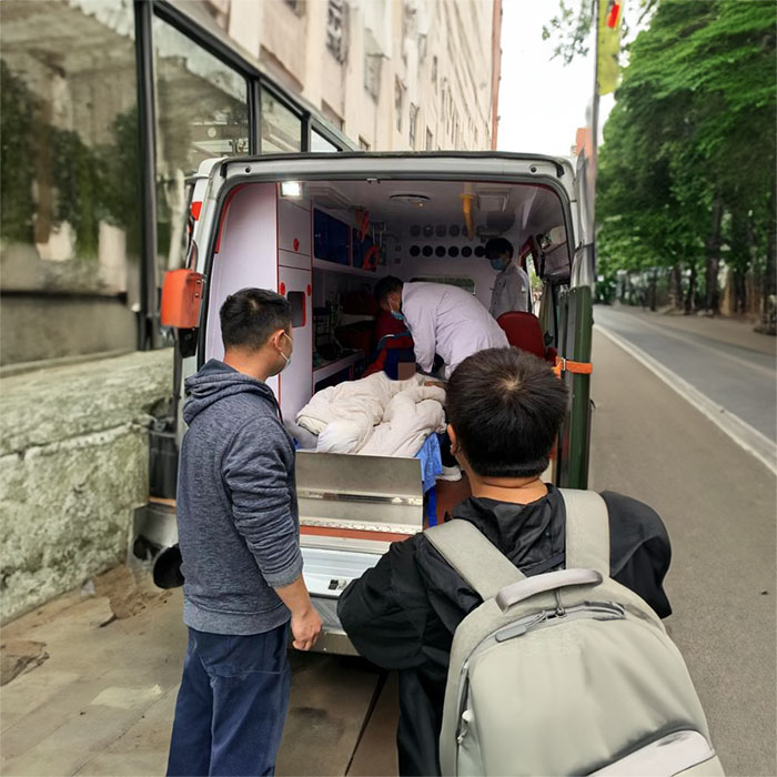 西宁急救车出租联系电话