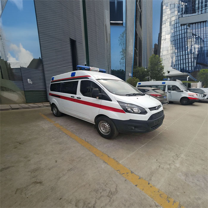 西宁出租救护车联系电话