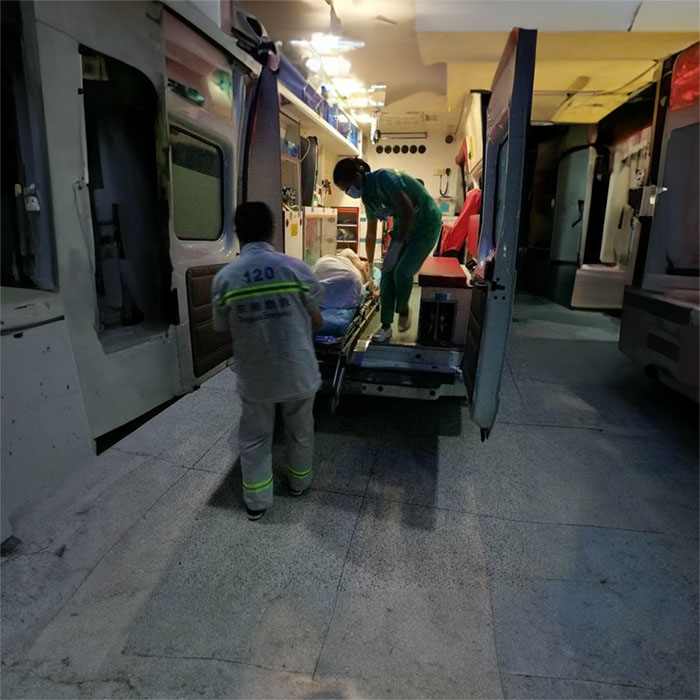 西宁租赁私人救护车电话