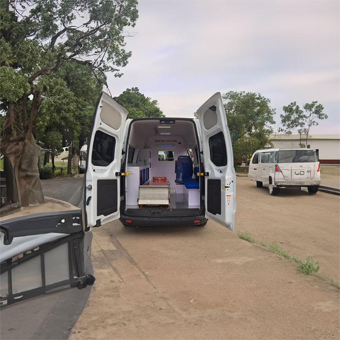 西宁救护车租赁电话