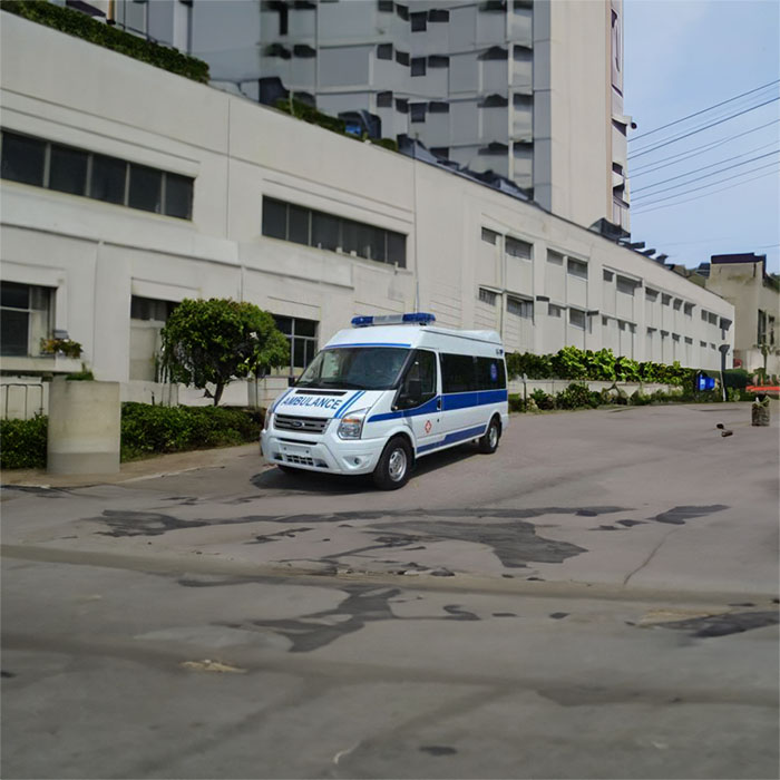 西宁私人救护车出租多少钱