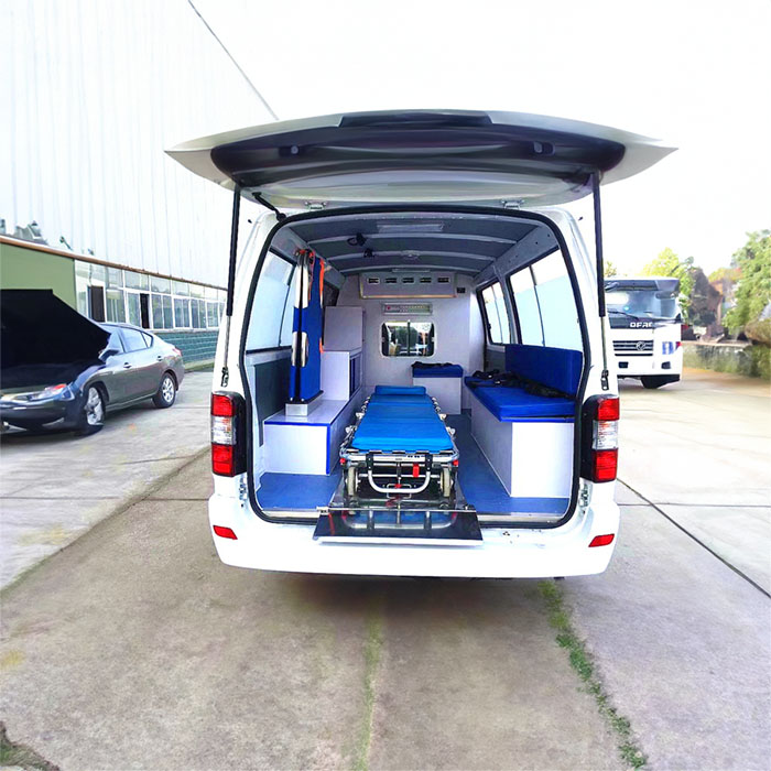 西宁租赁私人救护车电话号码