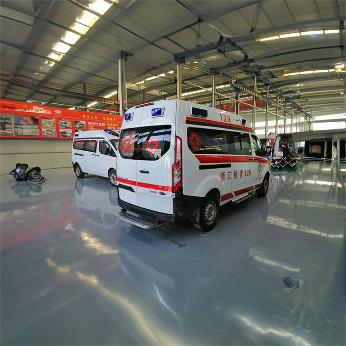 西宁私人救护车租赁多少钱