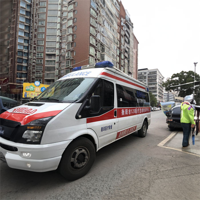 西宁出租私人救护车联系电话