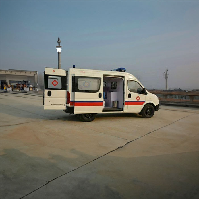 西宁私人救护车租赁费用