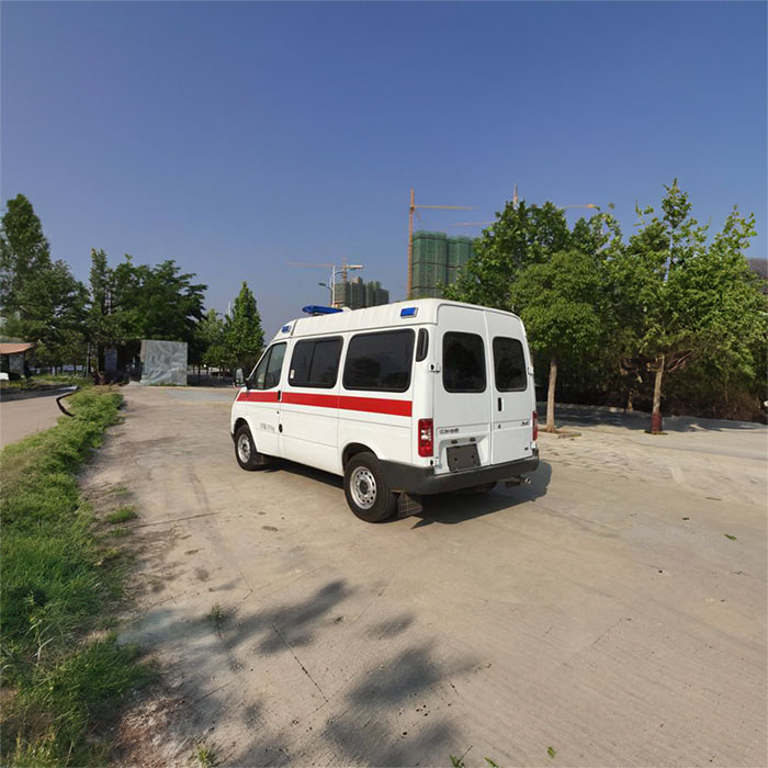 西宁私人救护车出租多少钱