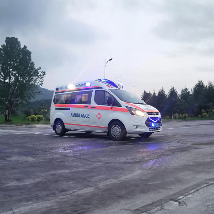 西宁出租私人救护车联系电话