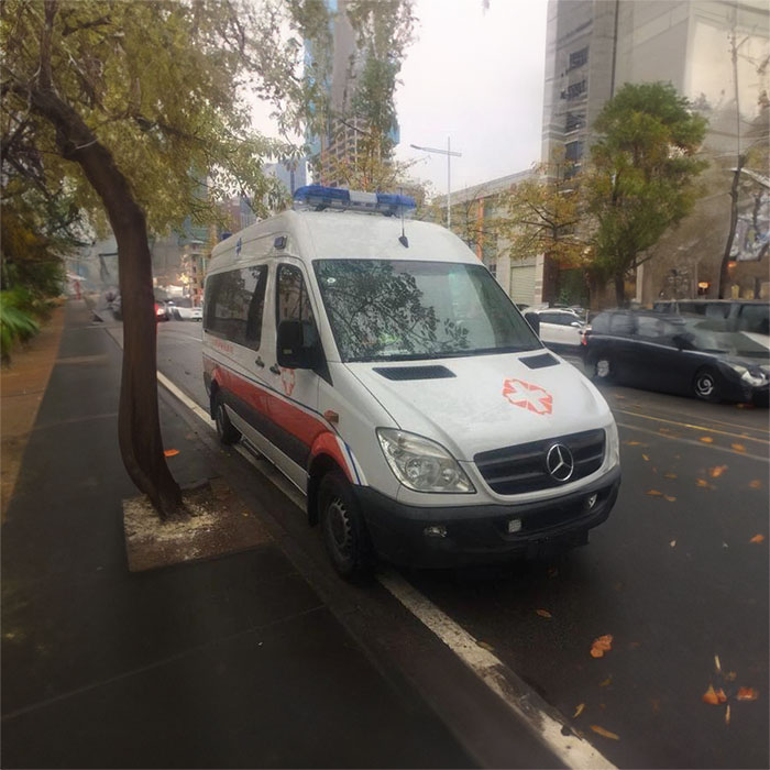 西宁出租救护车联系电话