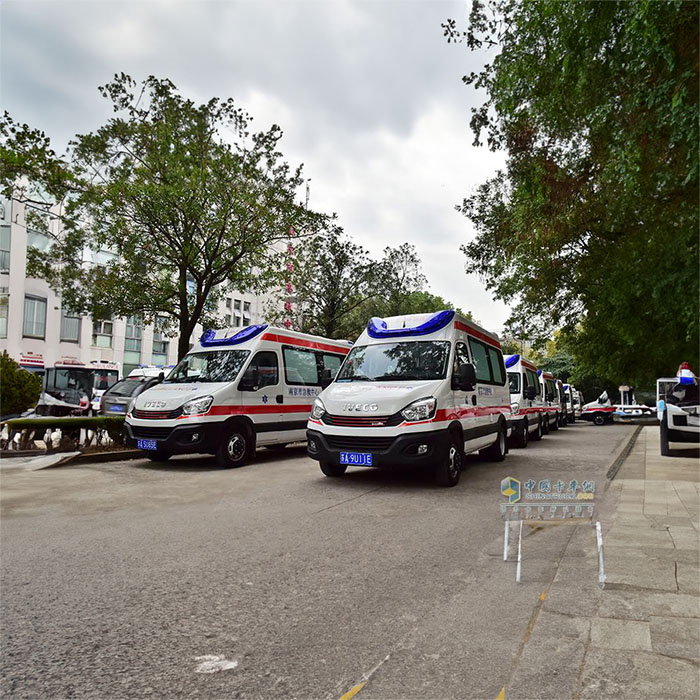 西宁私人救护车出租收费
